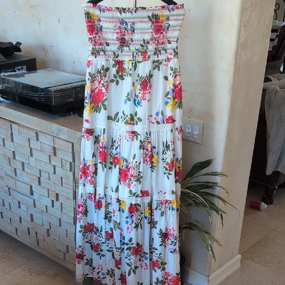 Floral Strapless Maxi Dress in White and Pink